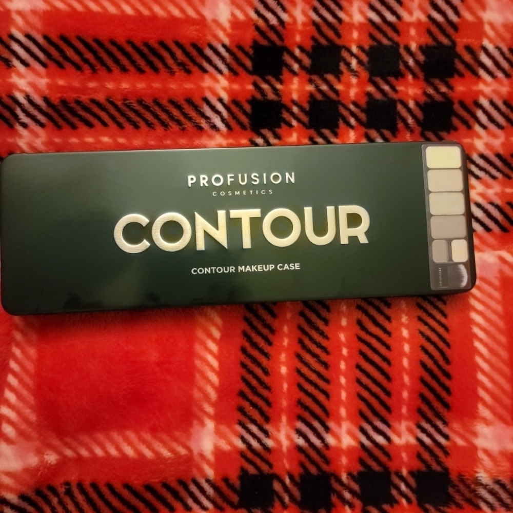 Profusion 6-in-1 contour makeup case with brush & mirror brand new